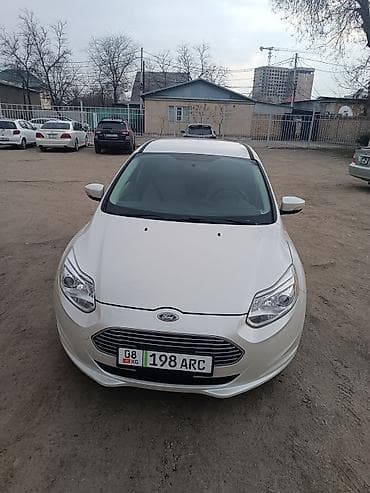 ford kuga: Ford Focus: 2013 г., Робот, Электромобиль, Хэтчбэк — 4