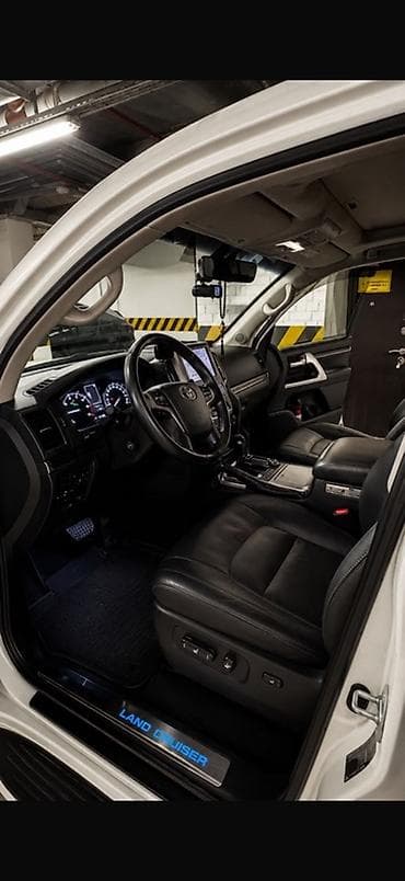 Продажа авто: Toyota Land Cruiser: 2016 г., Автомат, Бензин, Внедорожник — 4