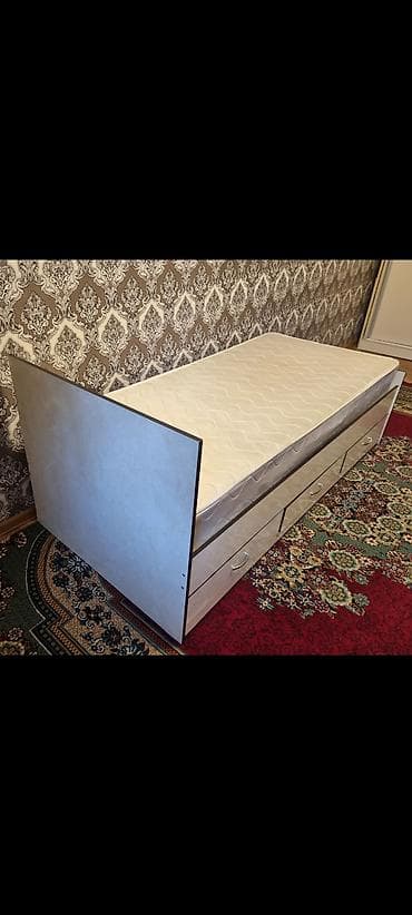 продаю офисный стол: Односпальная кровать, Б/у, С матрасом, длина - 200 см — 4