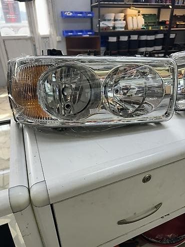 мужской свитер на молнии: Комплект передних фар DAF Новый — 1