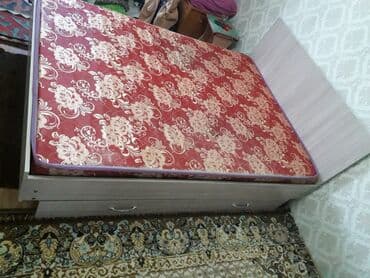 кровати 2 ярусные: Кровать двуспальная, размер матраса 140 на 190, б/у — 6