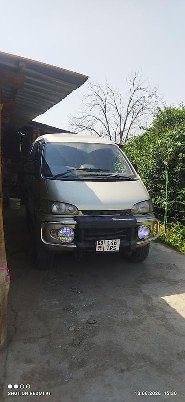 Mitsubishi Delica: 1996 г., Бензин