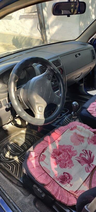 Линолеум: Daihatsu Sirion: 2003 г., 1 л, Механика, Бензин, Хэтчбэк — 2