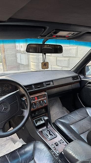 Mercedes-Benz E-Class: 1993 г., 3.2 л, Автомат, Седан — 6