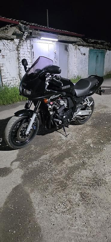 Транспорт: Yamaha FZS600 Fazer — городской спорт-турист в классическом чёрном — 1