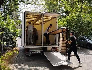 каракол строитель: Буйрутма берүү Мерседес жүк ташуучу спринтер, Эмерек ташуу, Жүк ташуучу жумушчусу менен — 3