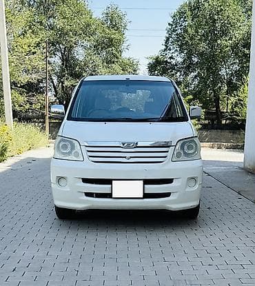 Toyota Noah: 2004 г., 2 л, Автомат, Бензин, Минивэн
