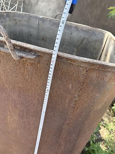 Удобства для дома и сада: Продается металлический бак с выраженной ржавчиной, имеющий — 4