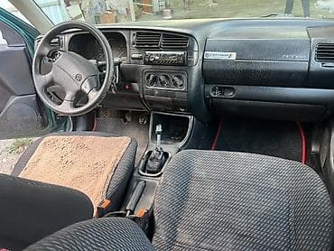 Volkswagen Vento: 1993 г., 1.8 л, Механика, Бензин, Седан — 6