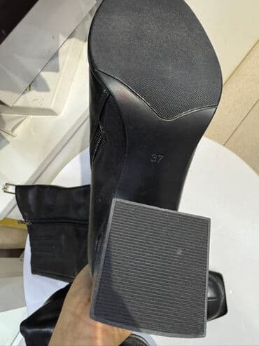 пол сапоги женские: Женские ботильоны из черной гладкой кожи с молнией - Материал верха — 8