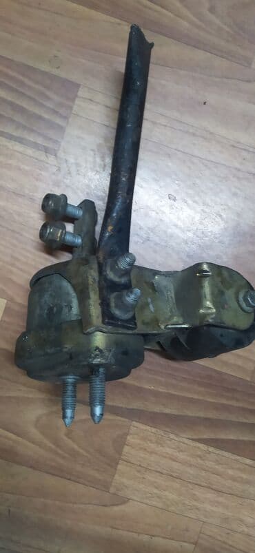 escort: Подушка мотора Ford 1999 г., Оригинал — 3