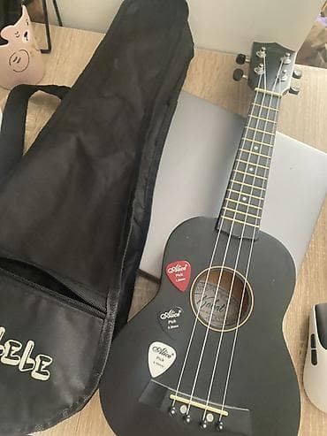ukulele: Укулеле сопрано Kakat (черная) с комплектом аксессуаров. Особенности — 1