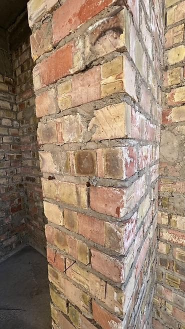 гостиница 5 микрорайон: Двухэтажный кирпичный дом под ПСО, площадь 200 м². - Участок 5 соток — 5