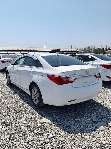 бир: Hyundai Sonata: 2014 г., 2 л, Кол менен иштөөчү, Бензин, Седан — 1