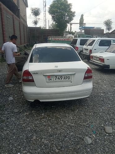 Унаа сатуу: Daewoo Nubira: 2001 г., Кол менен иштөөчү, Бензин, Седан — 1