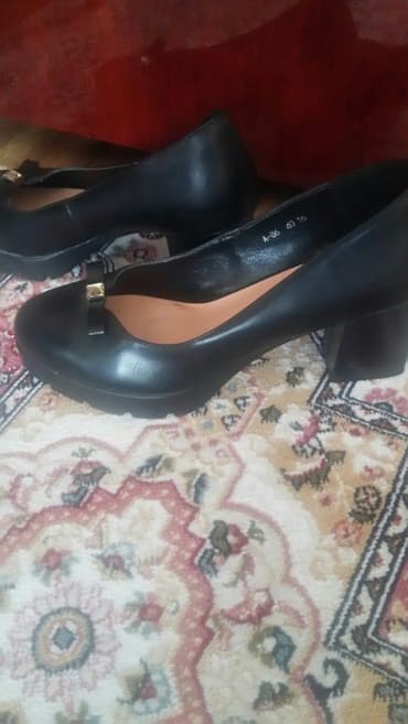Туфли одевали один раз . размер 40