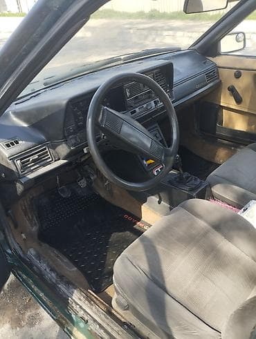 bugatti veyron: Volkswagen Passat: 1983 г., Бензин — 1