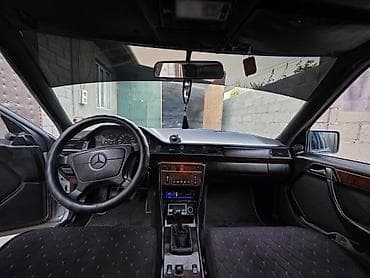 винтажные машины: Mercedes-Benz W124: 1994 г., 2 л, Механика, Бензин, Седан — 5