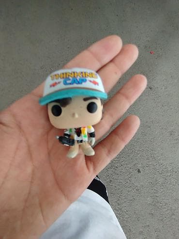 pop mart: Коллекционная фигурка Funko Pop мини-формата (карманная/брелок-тип) с — 1