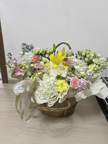 чайная церемония: Большая цветочная композиция в плетёной корзине. Состав по фото: - — 2