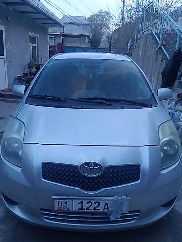 small car: Toyota Yaris: 2009 г., Хэтчбэк — 4
