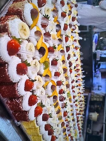 современный: Rollen Bakery — свежая выпечка каждый день Что предлагаем: - Торты на — 7