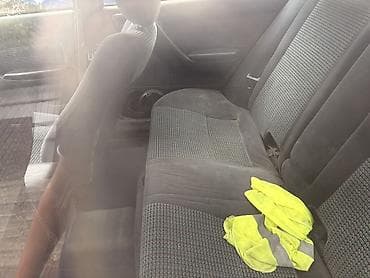 platz vitz: Toyota Carina E: 1994 г., Бензин, Седан — 6