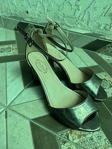 Личные вещи: Босоножки, 41, Б/у, цвет - Серебристый, Самовывоз — 1