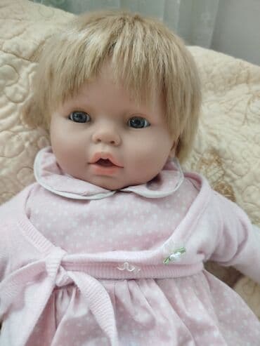 купить куклу фарфоровую: Кукла-пупс с светлыми волосами и голубыми глазами, одета в розовое — 1