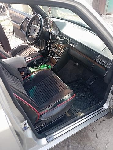 обшивки 124: Mercedes-Benz W124: 1992 г., Ручные, Седан — 4