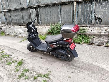 скутер нарын: Скутер Jinan (на фото наклейка бренда), класс 50–125 см³. срочно — 6