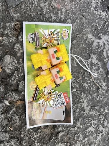 доспех: Фигурки Kinder Joy x Minecraft — Alex в золотой броне (Golden Armor) — 1
