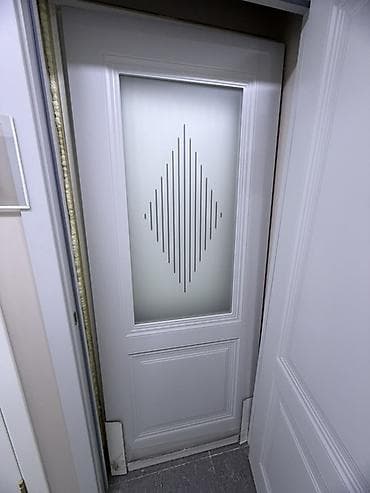 Межкомнатные двери классического дизайна, белый цвет. Особенности: - — 2