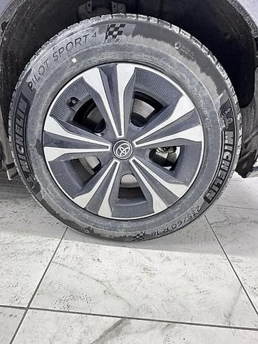 батарея гибрид: Toyota bZ4X: 2023 г., Электромобиль, Кроссовер — 9