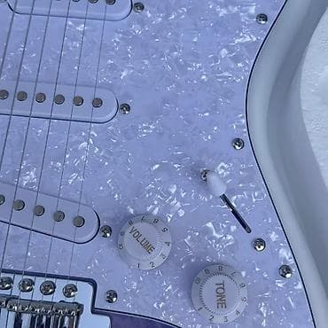 gestalt excalibur: Электрогитара типа Stratocaster с фигурным топом «квилт» (фиолетовый — 2