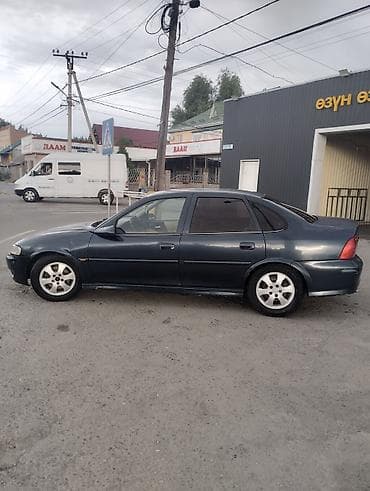 Транспорт: Opel Vectra: 2001 г., 1.6 л, Кол менен иштөөчү, Бензин, Седан — 4