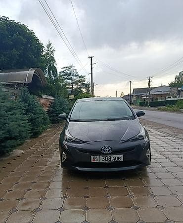 малометражки авто: Toyota Prius: 2018 г., 1.8 л, Вариатор, Гибрид, Хэтчбэк — 2