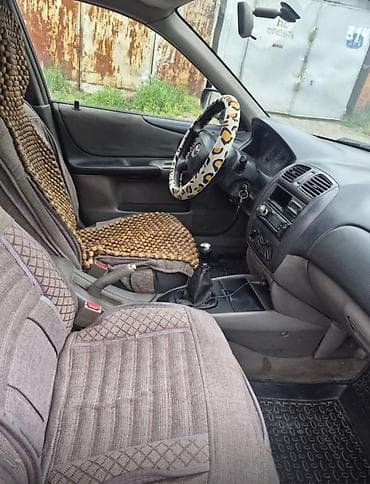 lada 2105: Mazda Familia: 2002 г., 1.3 л, Механика, Бензин, Универсал — 6