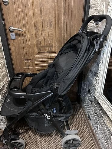chicco echo: Прогулочная коляска Joie (черная) - Удобное сиденье с мягкими ремнями — 3