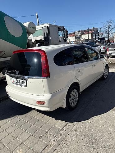 b class: Honda Stream, белый компактвэн/минивэн Основные характеристики: - — 3