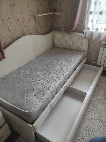 двух спальное: Односпальная кровать с мягким изголовьем и бортиком + выдвижные ящики — 2