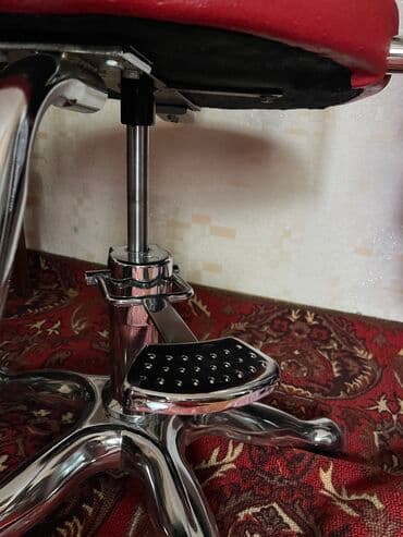 купить несгораемый сейф бу: Кожаное Парикмахерское кресло 
есть небольшая царапина — 2