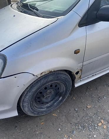 lada 2105: Daihatsu YRV: 2002 г. — 7