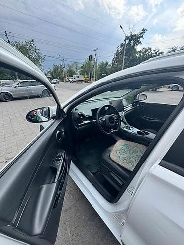 BYD E2: 2024 г., 1 л, Робот, Электромобиль, Хэтчбэк