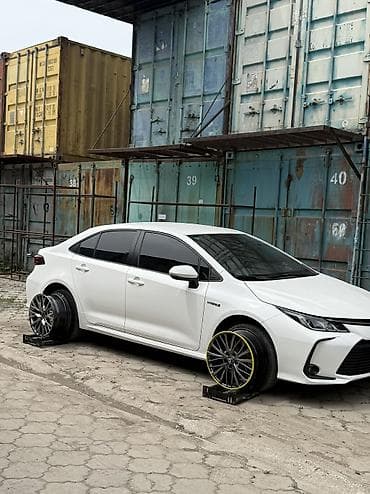 Toyota Corolla: 2022 г., 1.8 л, Гибрид, Седан — 6