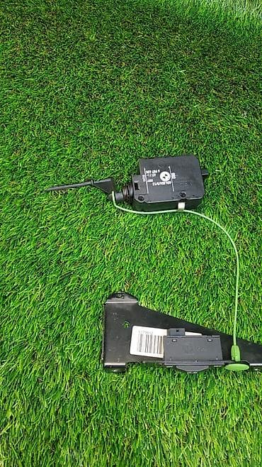 e65: Электропривод замка лючка бензобака Bmw 7-Series E65 2002 (б/у) ​ — 4