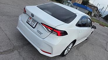 prius v: Toyota Corolla: 2021 г., 1.8 л, Гибрид, Седан — 10