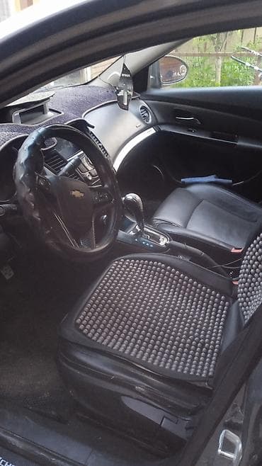 Chevrolet Cruze: 2010 г., 1.6 л, Автомат, Бензин, Седан — 4