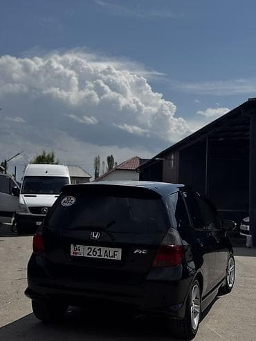 автомобиль мини: Honda Fit: 2005 г., 1.3 л, Автомат, Бензин, Хэтчбэк — 4