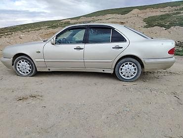 id 4: Mercedes-Benz E-Class: 1997 г., 3.2 л, Автомат, Бензин, Седан — 4